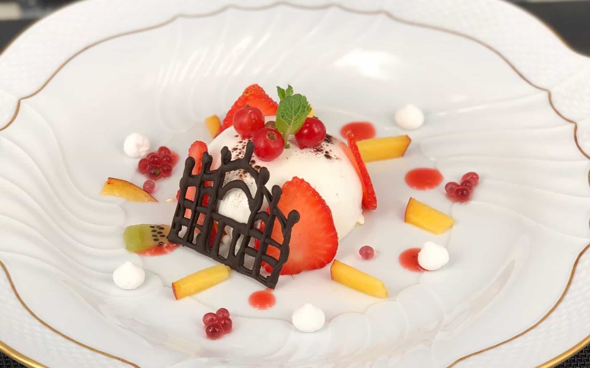 Meneghina-con-mascarpone-e-fragole-Caffe-Scala-catering-Milano
